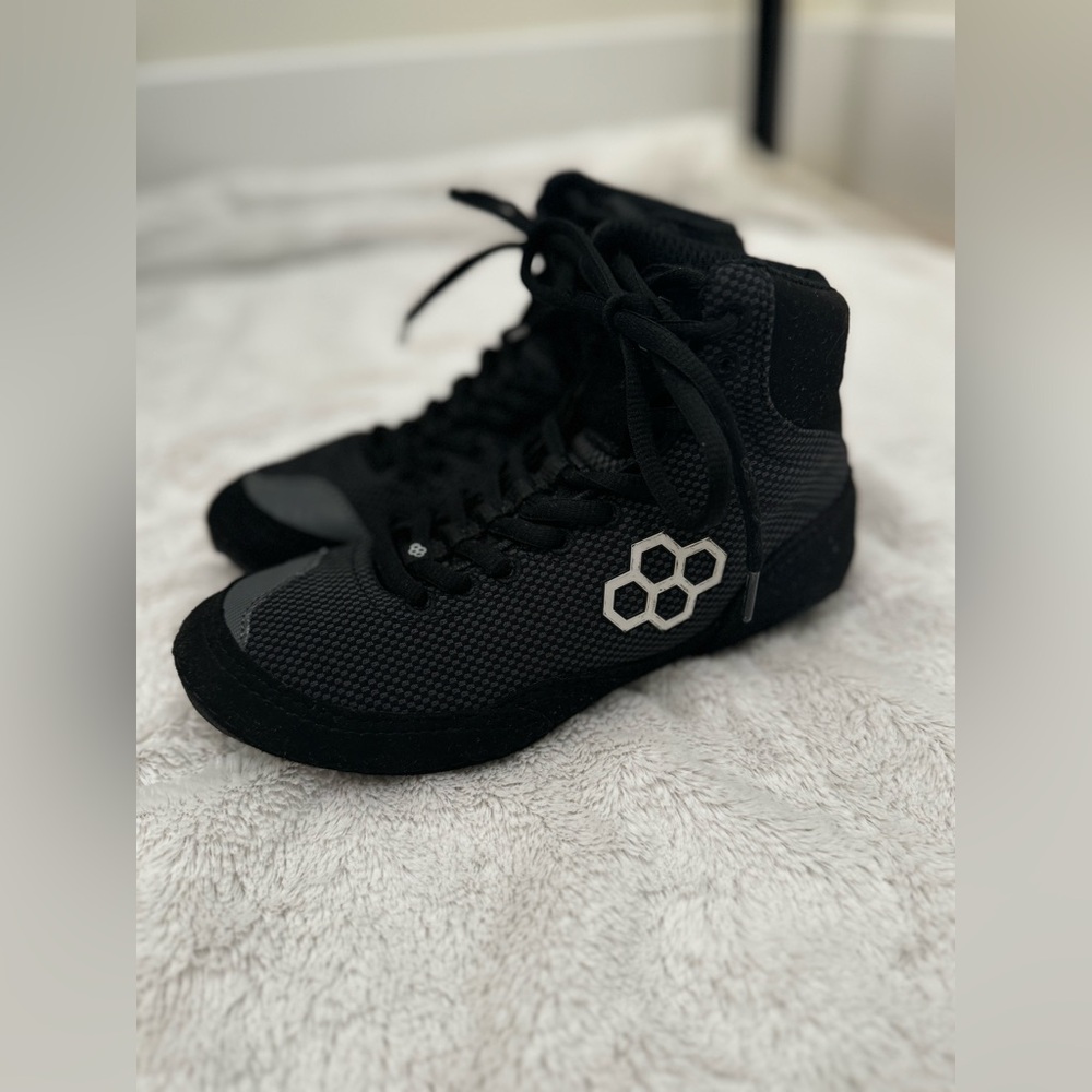 Men’s size 4 Rudis wrestling shoes